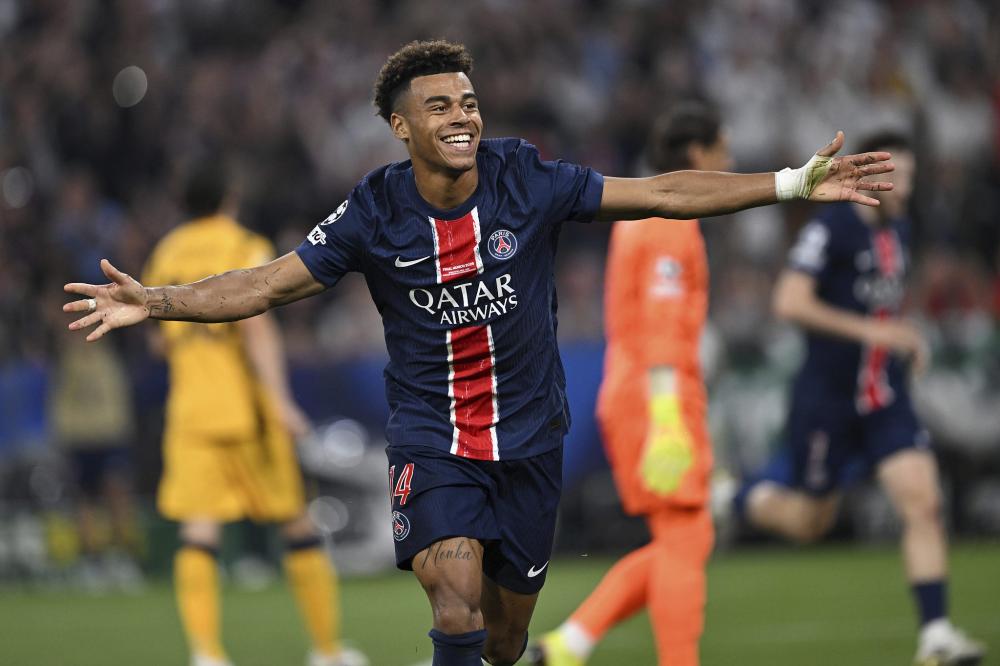 美媒：东契奇直接开着布加迪跑车来到今日与独行侠的比赛现场