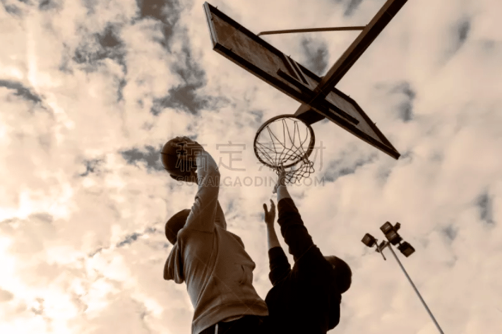 阿贾克斯官方：将彻查燃放烟花的肇事者，并采取适当措施