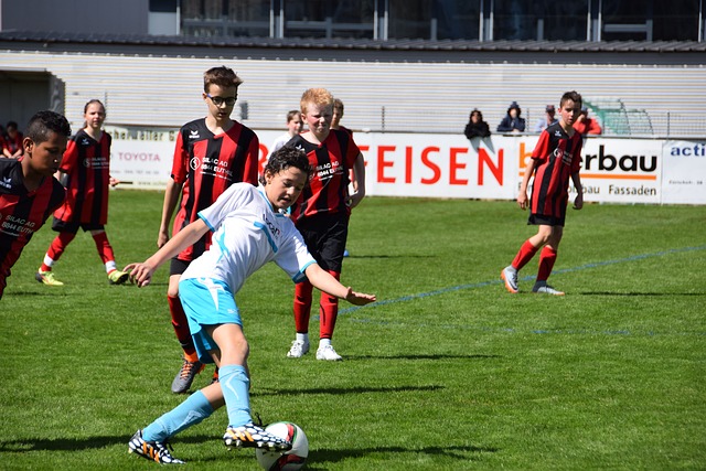 久常凉在比赛中手滑，球杆脱手刚好砸在了自己的小球上